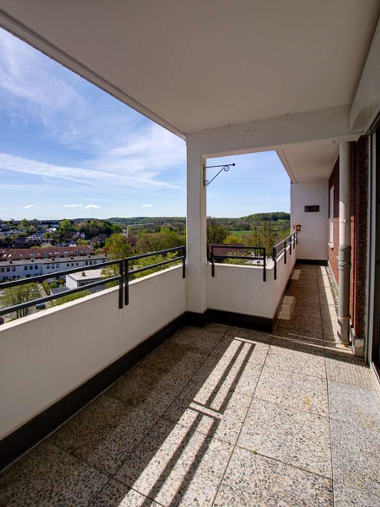 Immobilie in Schwentinental - Großzügige 4-Zimmer-Wohnung mit sonnigem Balkon und 2 Stellplätzen - Bild 0