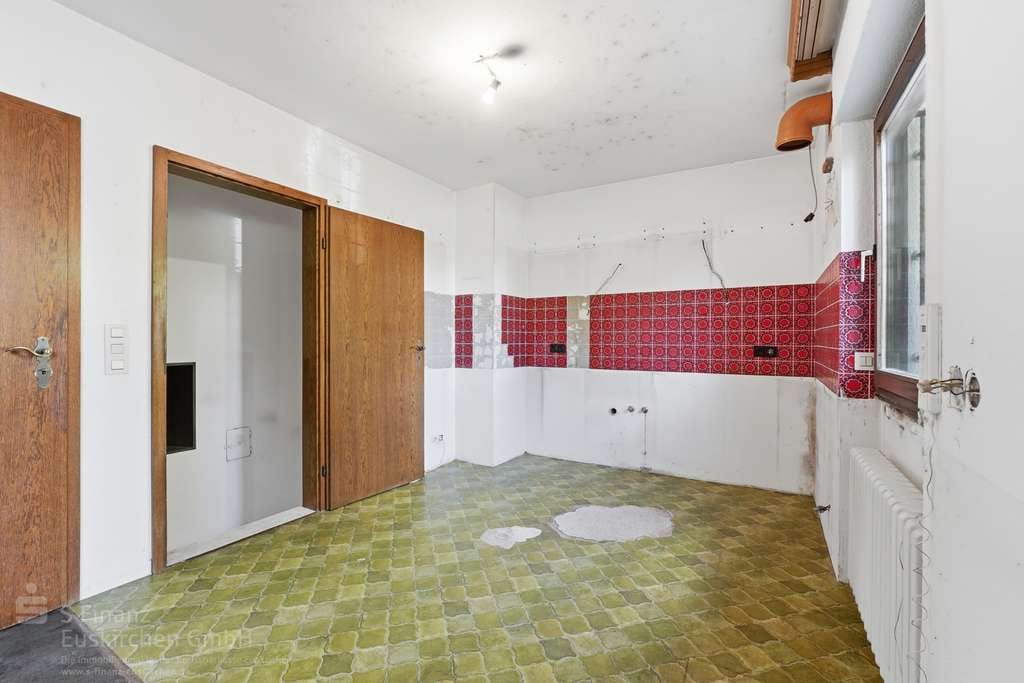 Immobilie in Bad Münstereifel - Bad Münstereifel: Zweifamilienhaus mit traumhaftem Blick, großes Grundstück und Ausbaupotenzial!  - Bild 4