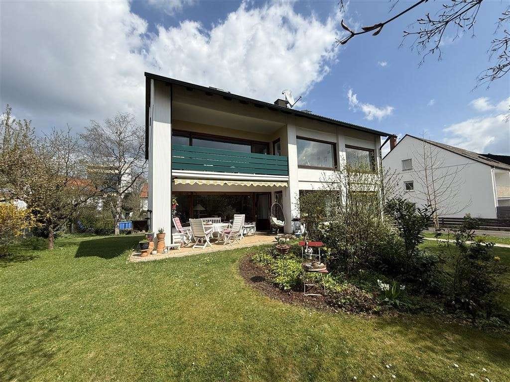 Immobilie in Altdorf bei Nürnberg - Dreifamilienhaus mit wundervollem Grundstück direkt in Altdorf - Bild 1