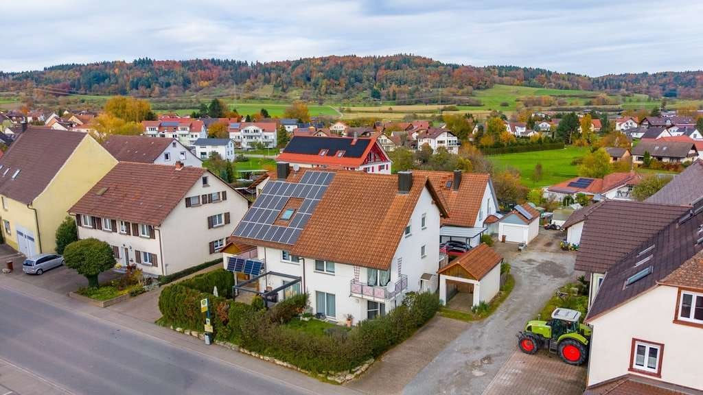 Immobilie in Orsingen-Nenzingen - Doppelhaushälfte mit Ausbaureserve in zentraler Lage von Nenzingen! - Bild 1