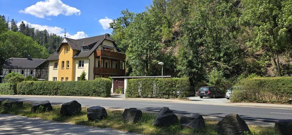 Immobilie in Leutenberg - Investieren mit Weitblick – Solides Mehrfamilienhaus in idyllischer Lage von Leutenberg - Bild 0