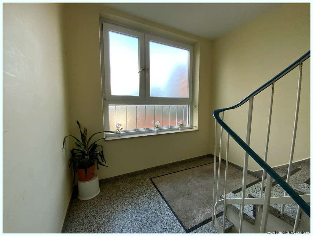 Immobilie in Husum - BEZUGSFREI: 2 Zimmer-Wohnung mit Südbalkon, großem Dachbodenraum + Garage in zentrumsnaher Wohnlage! - Bild 2