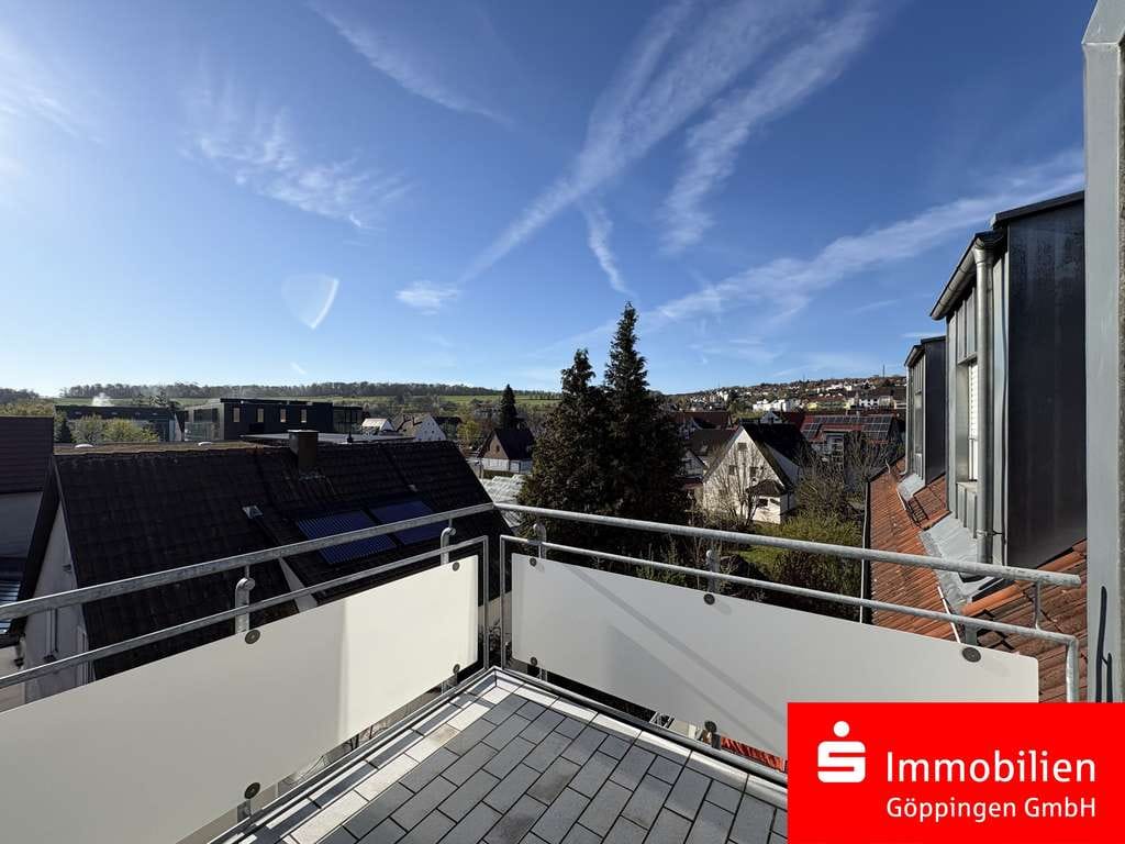 Immobilie in Uhingen - Attraktive 3-Zimmer-Wohnung mit großem Balkon und Ausbaupotenzial im Dachgeschoss, sofort beziehbar! - Bild 0