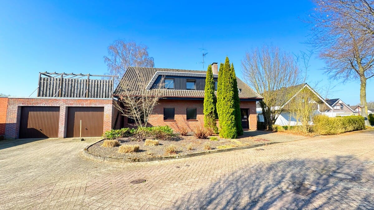 Immobilie in Neuenhaus - Zweiparteienhaus mit Garten und Doppelgarage in Neuenhaus - Bild 0