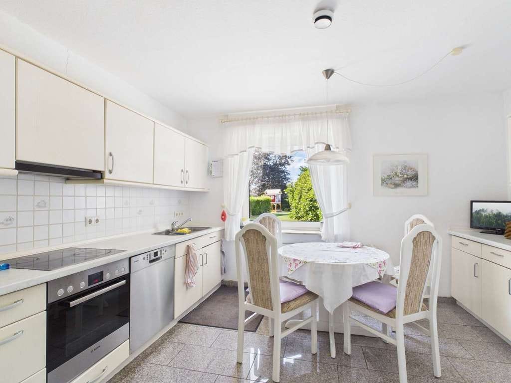 Immobilie in Hatten - Zweifamilienhaus mit laufenden Mieteinnahmen und freier Wohneinheit - Bild 4