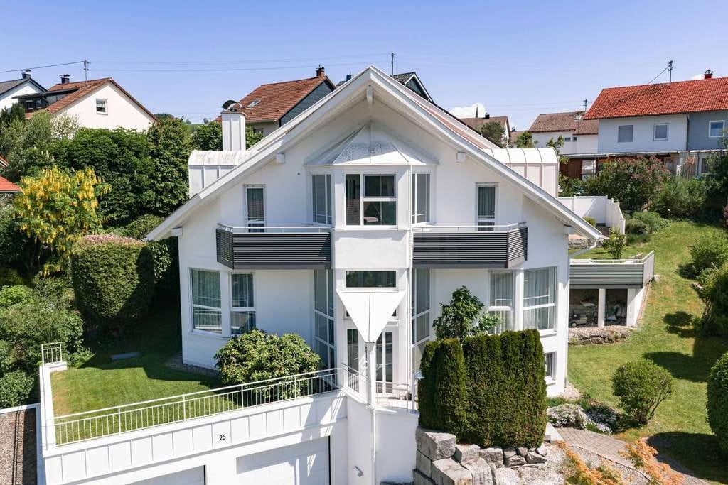 Immobilie in Buchenberg - Erhaben.Exklusiv.Einzigartig. - Repräsentatives Einfamilienhaus in naturnaher Wohnlage in Buchenberg - Bild 1