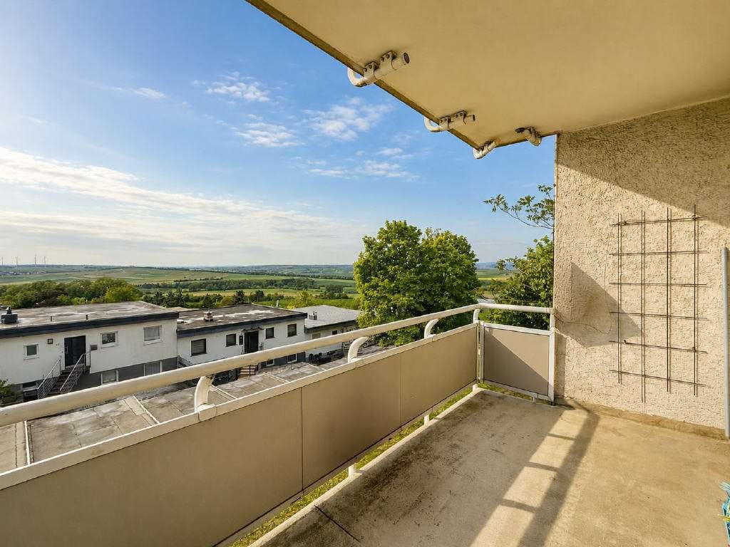 Immobilie in Nieder-Olm - Weitblick zum Wohlfühlen: 
Top geschnittene Eigentumswohnung mit zwei Balkonen in traumhafter - Bild 1