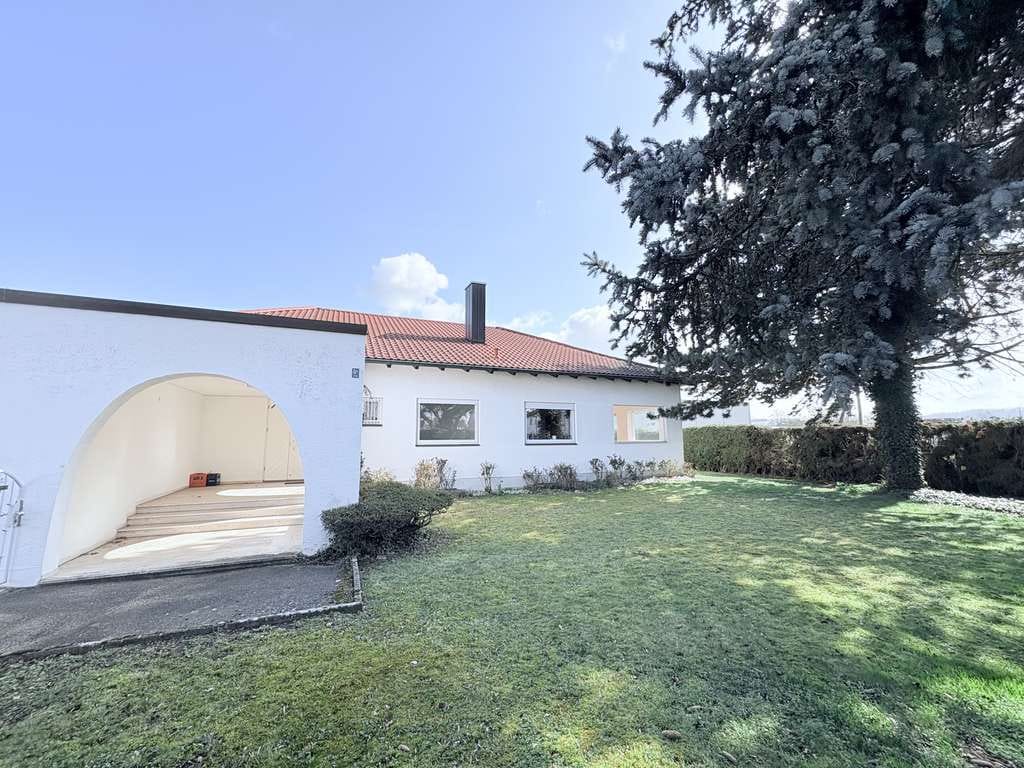 Immobilie in Ergolding - Besonderes Architektenhaus im Bungalow-Stil – großzügig, ruhig & zentral - Bild 0