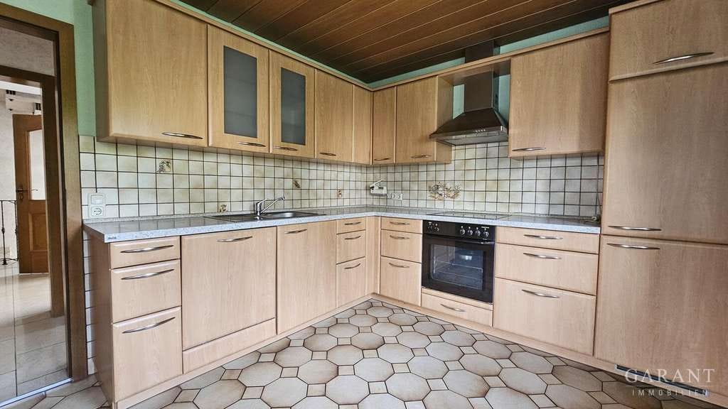 Immobilie in Ichenhausen - Charmantes Einfamilienhaus mit großem Garten und viel Platz zum Wohlfühlen - Bild 1