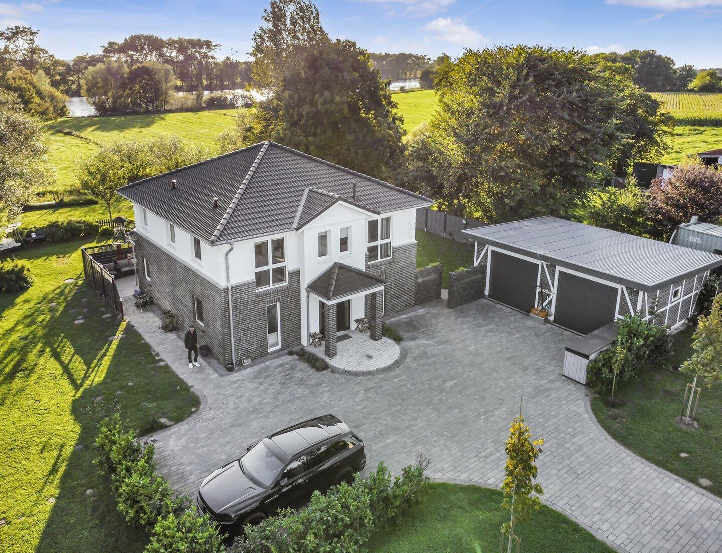 Immobilie in Erfde - IHR TRAUMHAUS! DIREKT AM WASSER - REPRÄSENTATIV, RUHIG, GERÄUMIG, MODERN UND EXKLUSIV! EIN JUWEL ... - Bild 4