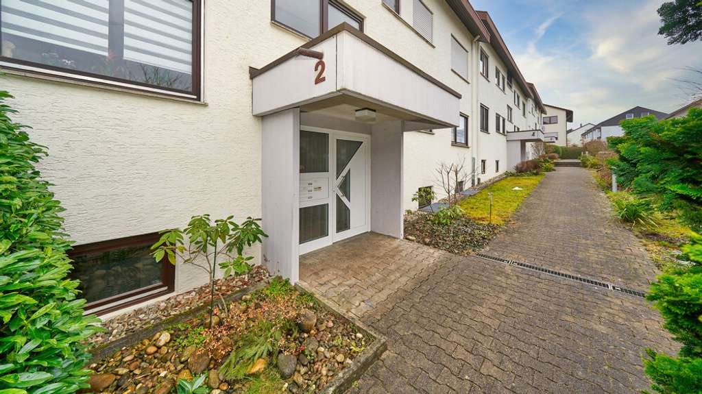 Immobilie in Freiberg am Neckar - Schicke 4 Zimmer Wohnung mit zwei Balkonen und TG Stellplatz in bester Lage von Freiberg am Neckar! - Bild 3