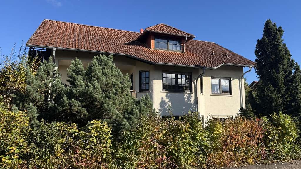Immobilie in Hünfeld - Einfamilien-Wohnhaus mit Einliegerwohnung in bester Lage zu verkaufen ! - Bild 0