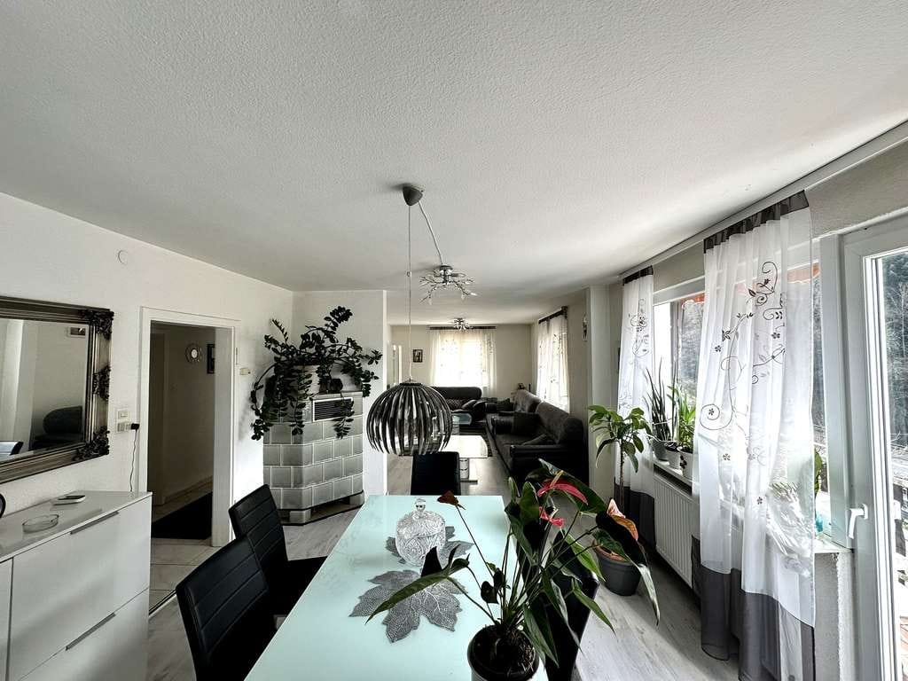 Immobilie in Schramberg - Großes Einfamilienhaus mit 4 Schlafzimmern, Balkon, Terrasse, Garten und Garage - Bild 0