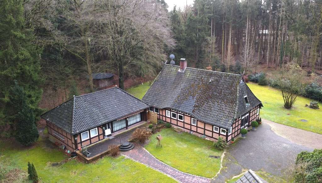 Immobilie in Hemsbünde - Charmantes Landanwesen mit Pferdestall und Bungalow in ruhiger Lage bei Rotenburg/Wümme zu verkaufen - Bild 0