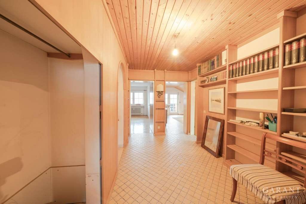 Immobilie in Wackersberg - Große 2 Zimmer-Dachgeschoss-Wohnung mit Ost- und Westbalkon in ruhiger Lage im Kreis Tölz - Bild 2