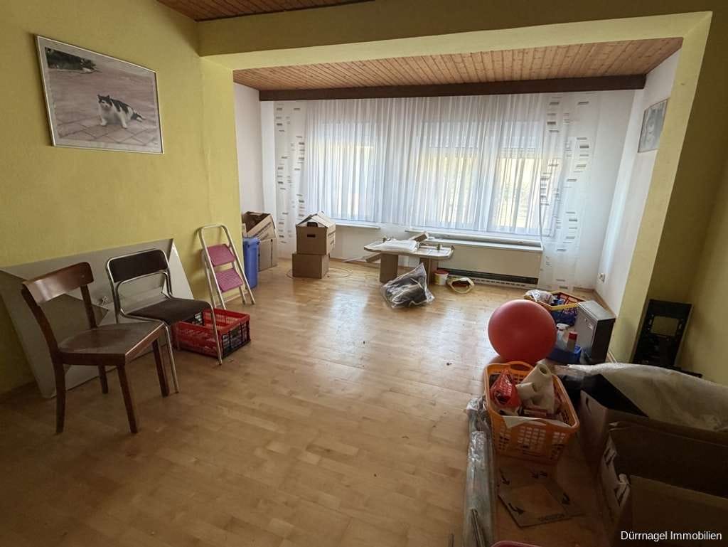 Immobilie in Helmstadt - Ein-/Zweifamilienhaus mit Balkon und Nebengebäude in Helmstadt - Bild 4