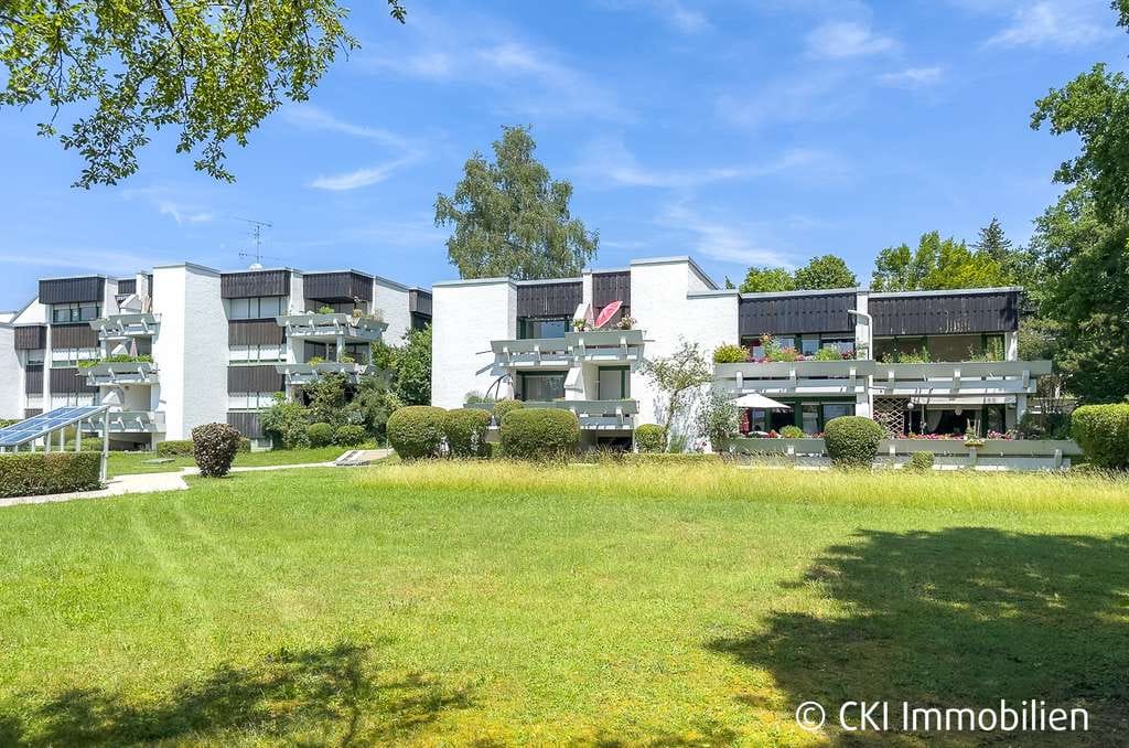 Immobilie in Starnberg - Starnberg-Söcking! 
Freie 2 Zi.-ETW in ruhiger Lage
mit großem Südbalkon und Schwimmbad - Bild 1