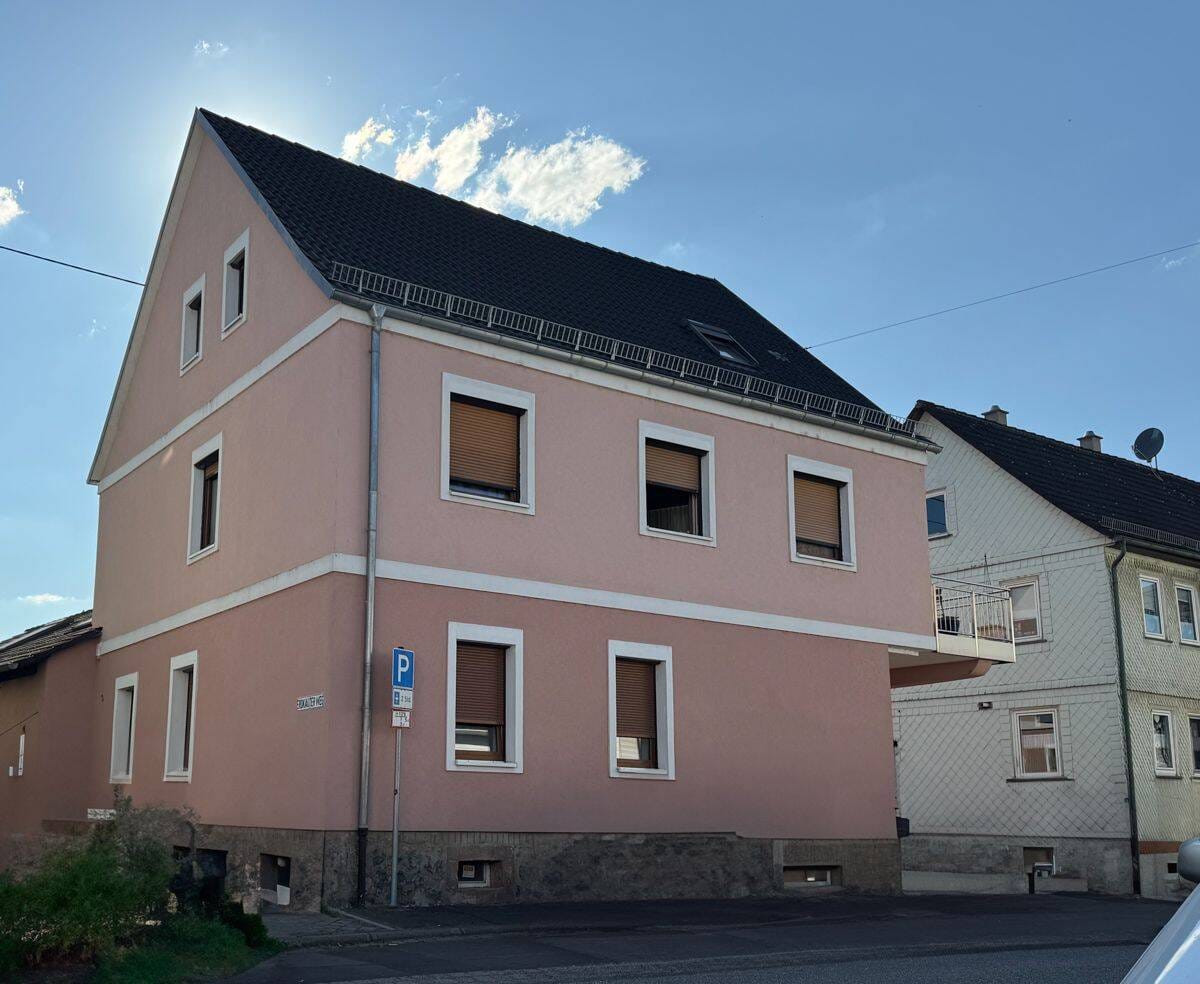 Immobilie in Glauburg - DIE GELEGENHEIT FÜR IHRE ALTERSVORSORGE --- TOP 7 FAMILIENHAUS ---- GUT VERMIETET ODER UMWANDLUNG IN EIGENTUMSWOHNUNGEN - Bild 0