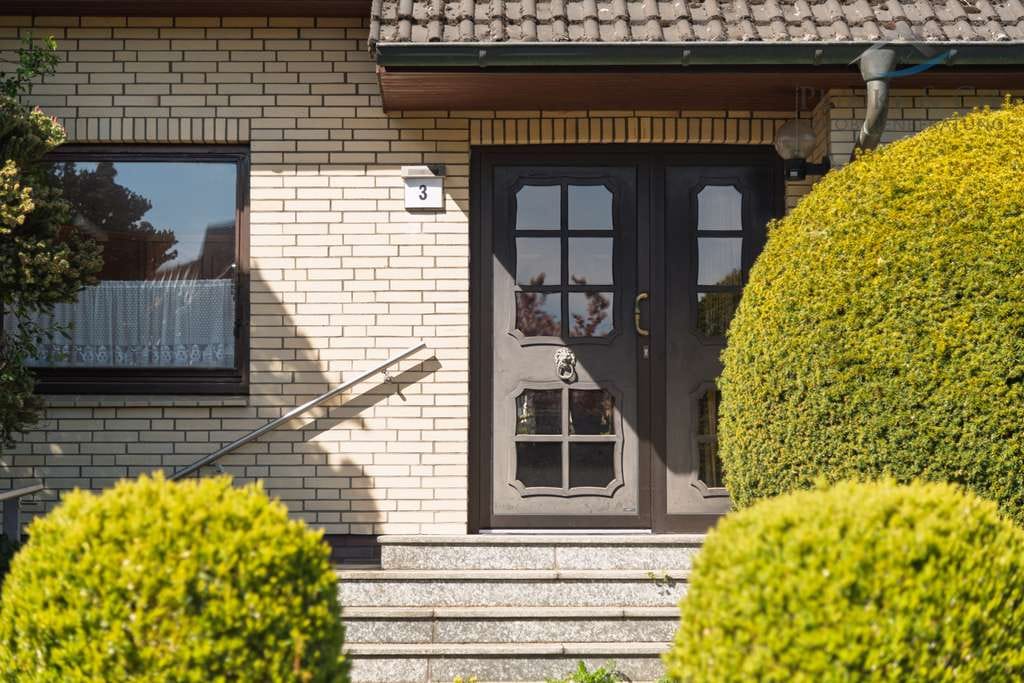 Immobilie in Itzstedt - ### Solides gepflegtes EFH auf 817 m² mit Vollkeller, Garage, Terrasse &  Dachgeschoss ### - Bild 2