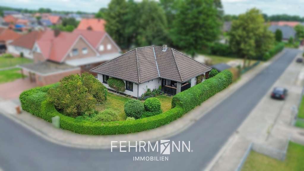 Immobilie in Esterwegen - Gepflegter Bungalow mit großzügigem Eckgrundstück in ruhiger Wohnlage von Esterwegen zum Kauf - Bild 2