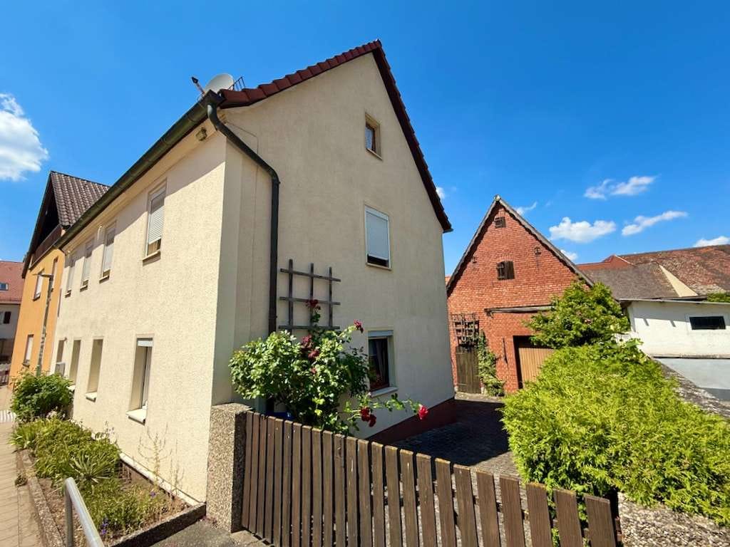 Immobilie in Cadolzburg - Gepflegtes Einfamilienhaus mit viel Potential in ruhiger Lage von Cadolzburg - Bild 0