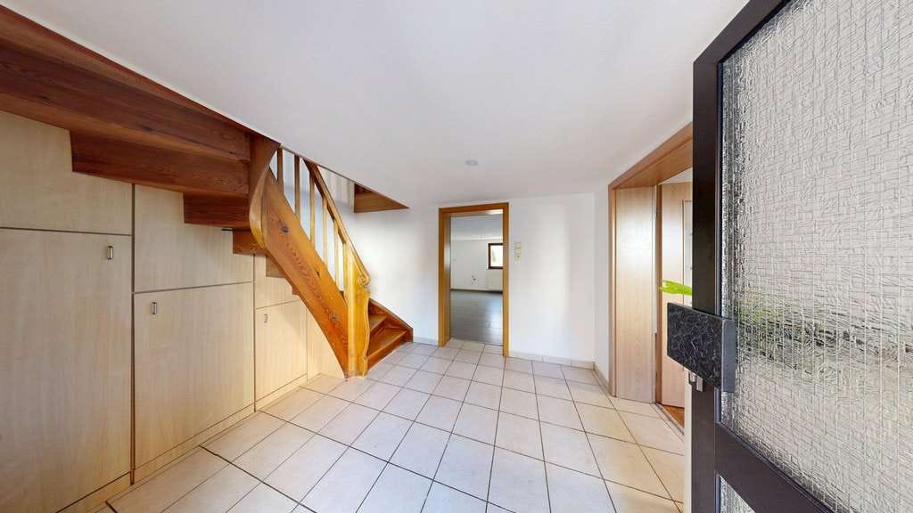 Immobilie in Billigheim-Ingenheim - ~~ RENOVIERUNGSBEDÜRFTIGES FACHWERKHAUS MIT GARAGE, SCHEUNE UND KLEINEM GARTEN ~~ - Bild 2
