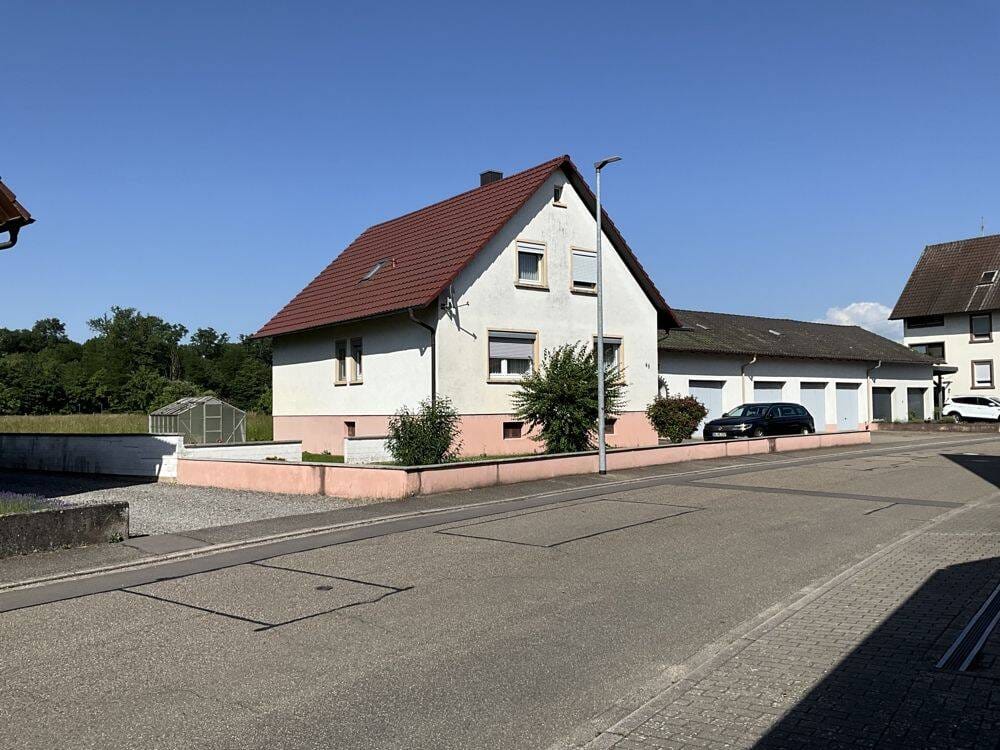Immobilie in Schutterwald - ***Einfamilienhaus mit 4 Garagen auf großem Grundstück in Waldnähe in Schutterwald-Langhurst*** - Bild 2