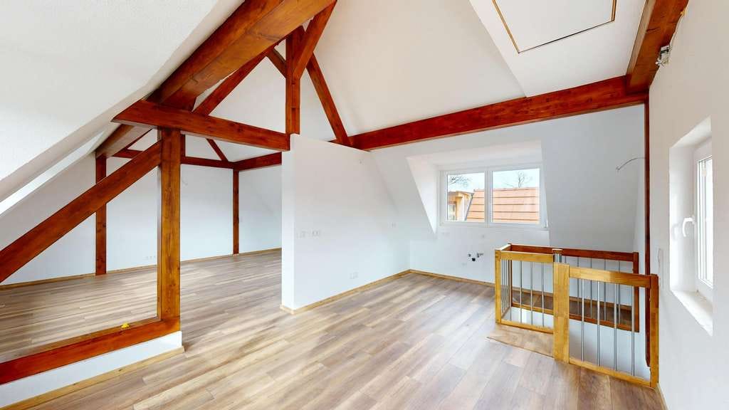 Immobilie in Rheinhausen - Wohnen im Grünen - teilsaniertes Einfamilienhaus mit wunderschönem Garten - Bild 1