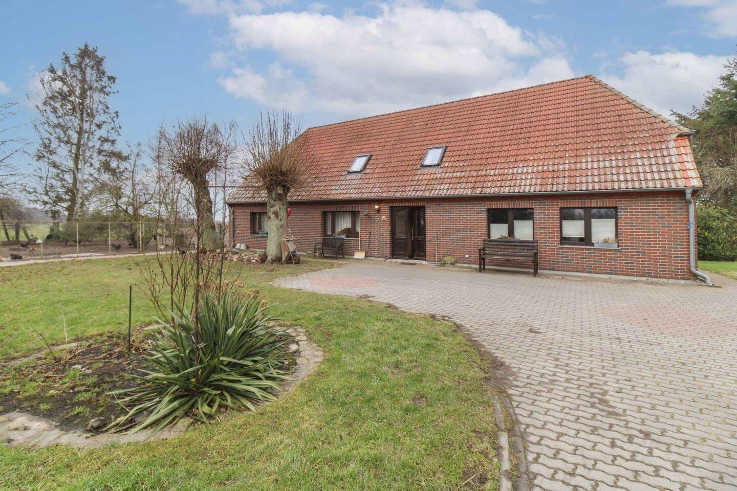 Immobilie in Süderholz - Perfekt für Tierhaltung: Zwei-Seitenhof mit Selbstversorgerbereich, Einliegerwohnung und viel Land - Bild 0