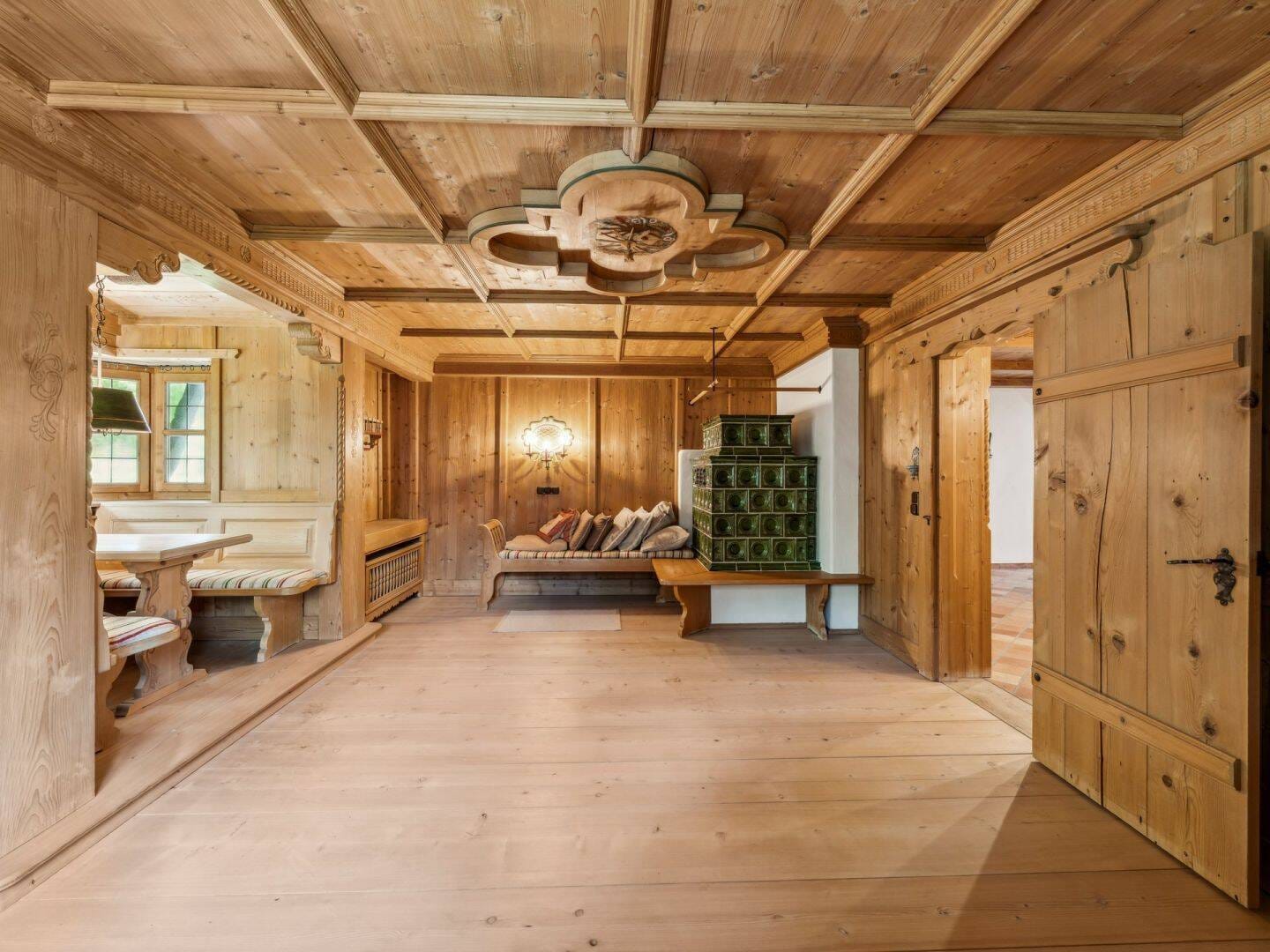 Immobilie in Otterfing - Charmantes Landhaus-Unikat in Otterfing - großzügiges Grundstück - vielseitige Nutzungsmöglichkeiten - Bild 2