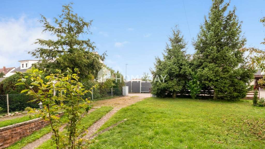 Immobilie in Eberdingen - Charmantes Zweifamilienhaus mit großem Garten, Garage und Scheune – vielseitiges Haus mit Potenzial - Bild 1