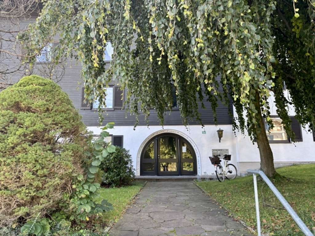Immobilie in Murnau am Staffelsee - Murnau: großzügige 3-Zimmer-Wohnung mit Balkon am Ortsrand - Bild 1