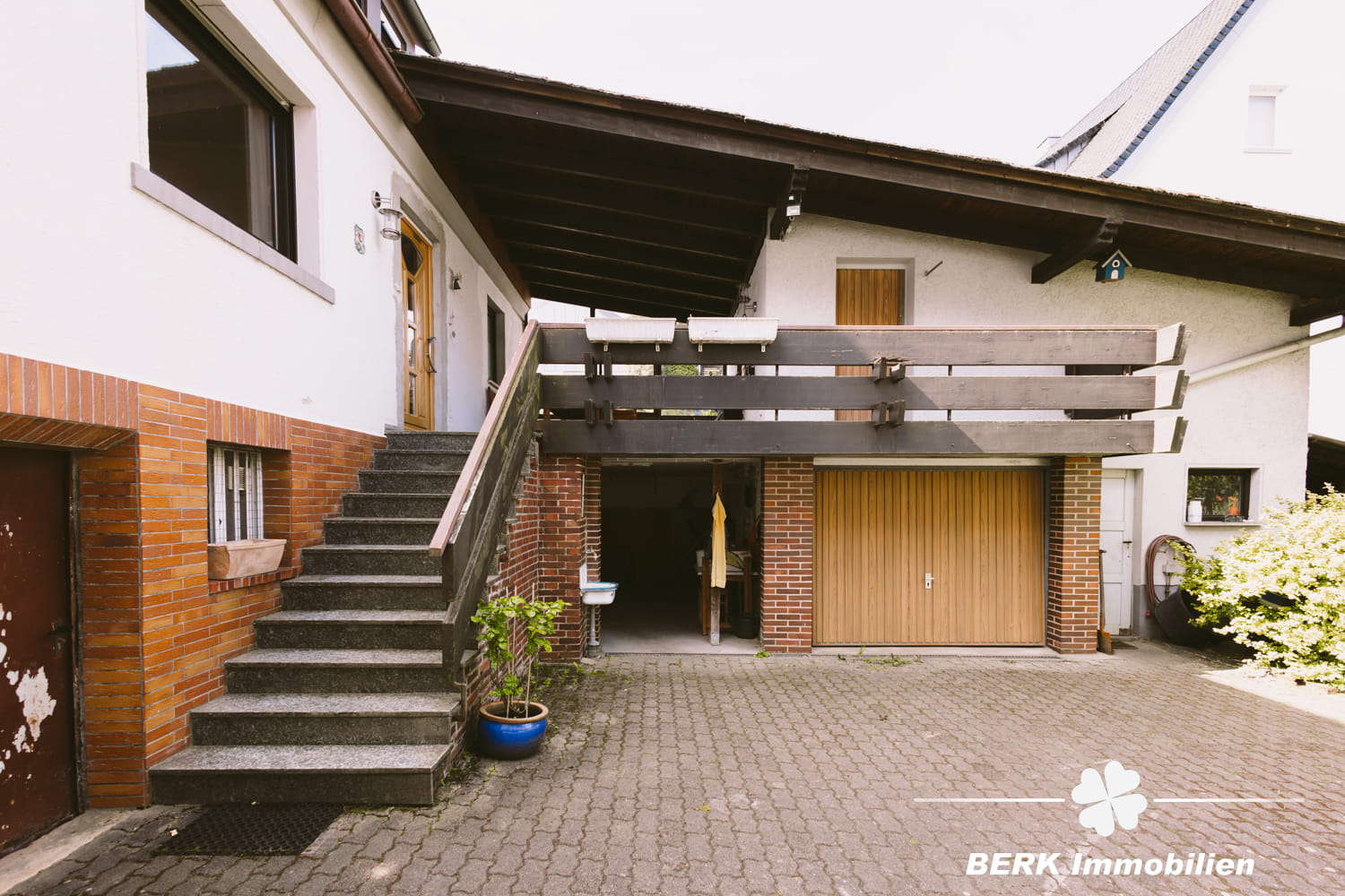 Immobilie in Bessenbach - BERK Immobilien - Wohnen mit Charme und großzügigem Raumangebot in Keilberg - Bild 1