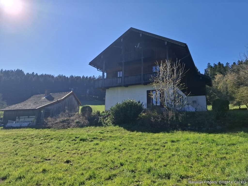 Immobilie in Schwarzach - Exponierte Alleinlage mit traumhaftem Weitblick auf einer Anhöhe im vorderen Bayerischen Wald! - Bild 3