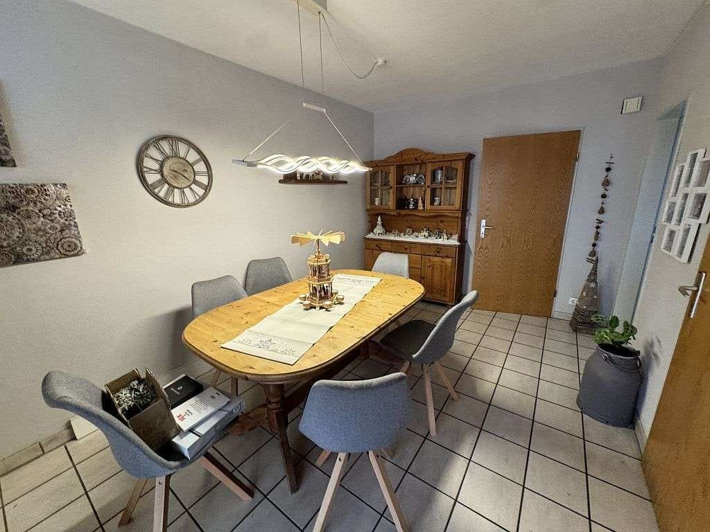 Immobilie in Großmaischeid - Attraktives Reihenendhaus mit Balkonen, Stellplatz und Garage nahe dem Ortsrand - Bild 4