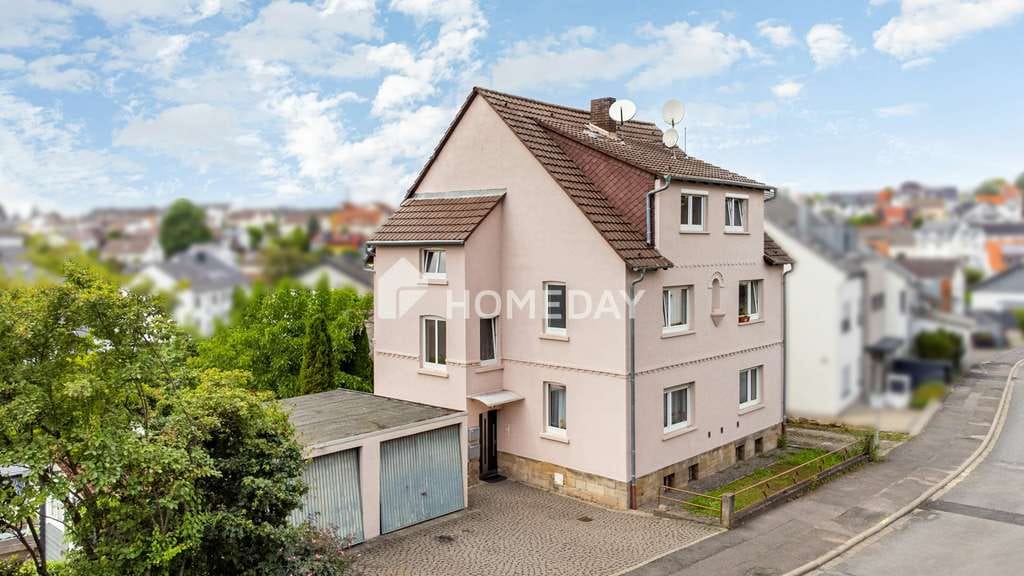 Immobilie in Petersberg - Gepflegtes 3-Familienhaus mit 245 m² Wohnfläche, Scheune, Garagen und Garten in Petersberg - Bild 0