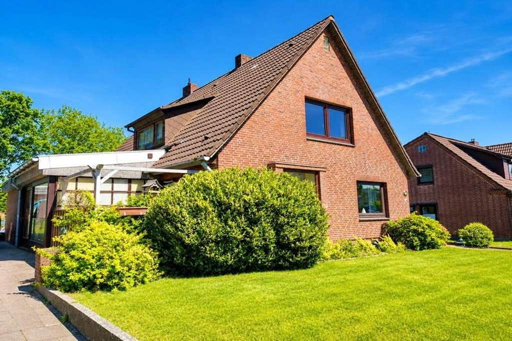 Immobilie in Henstedt-Ulzburg - Einfamilienhaus mit Einliegerwohnung/ Zweifamilienhaus mit Potential für Handwerker - Bild 1