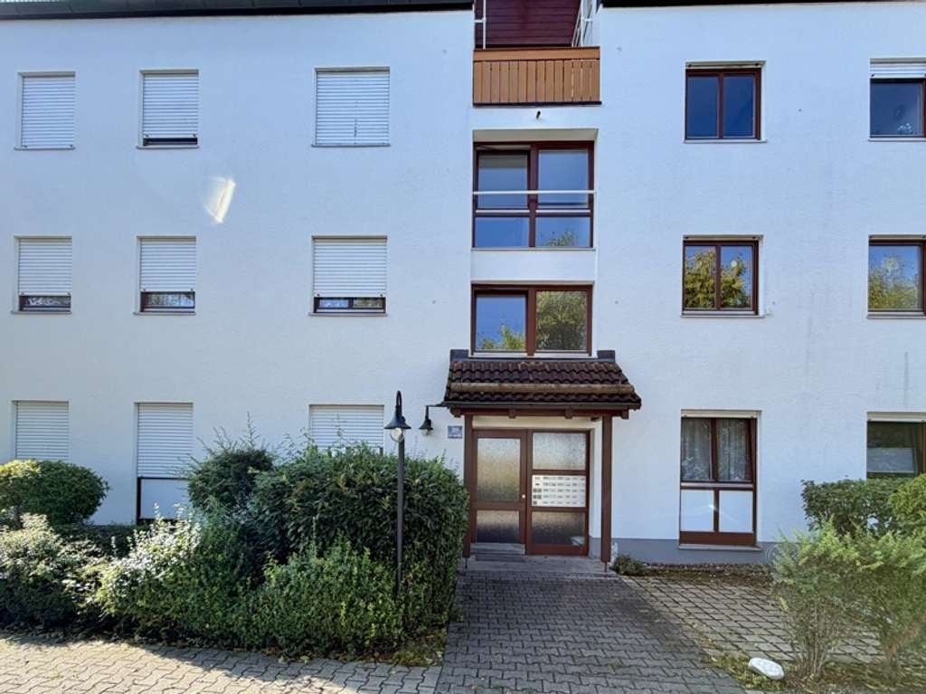 Immobilie in Höhenkirchen-Siegertsbrunn - Attraktive 2 ZKB DG Wohnung mit Balkon in ruhiger Lage von Siegertsbrunn - Bild 1