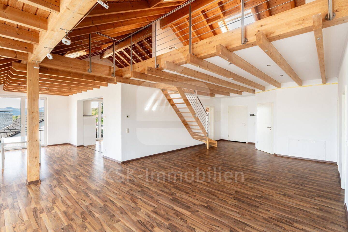 Immobilie in Unkel - Stilvolle Maisonettewohnung mit Galerie und Weitblick über  Unkel! - Bild 2