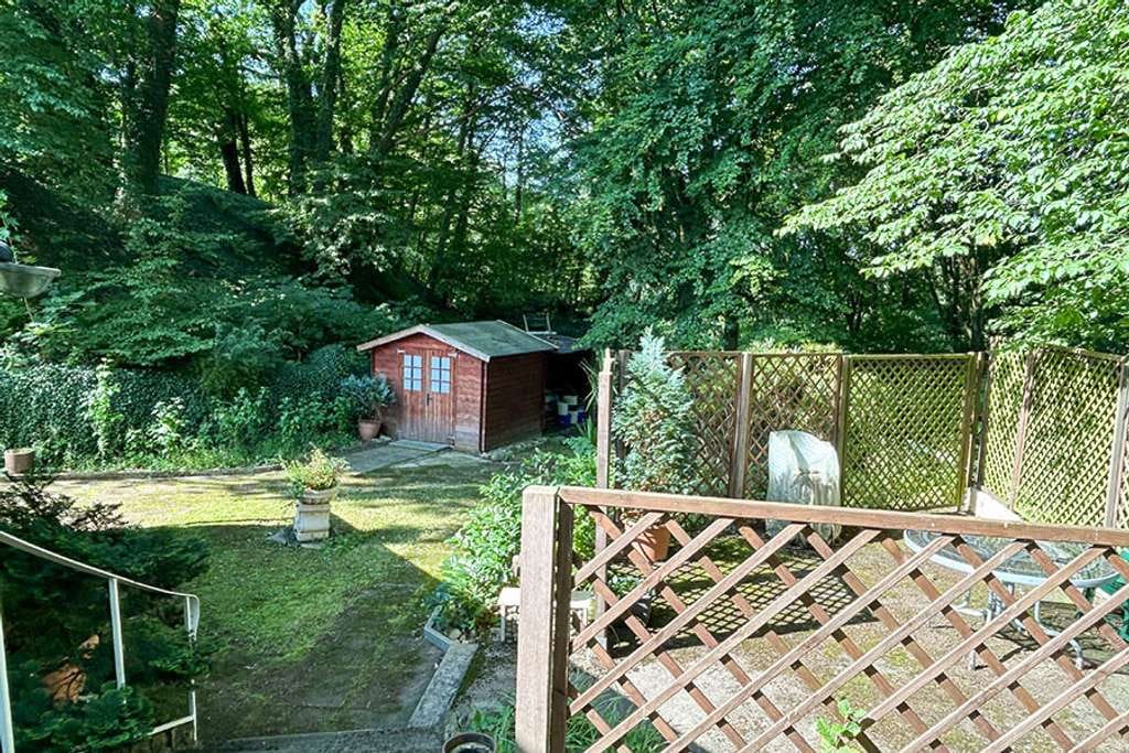 Immobilie in Coppenbrügge - Teilsaniertes 2-3 Familienhaus in absoluter Alleinlage - Bild 2
