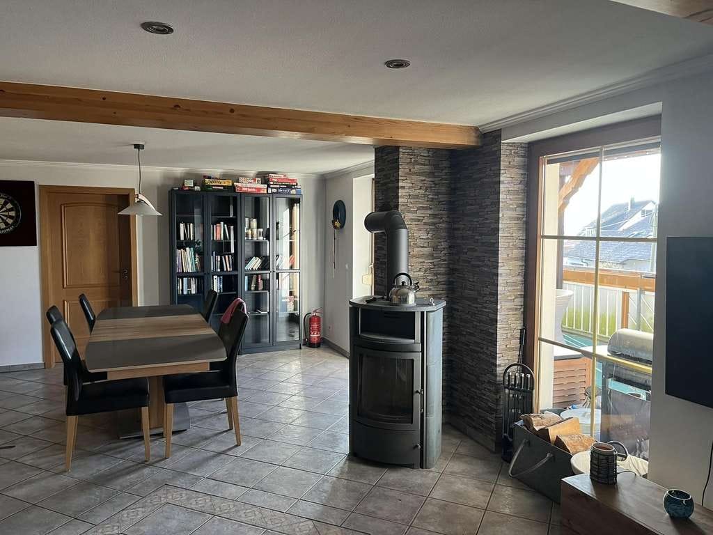 Immobilie in Rottenburg am Neckar - 5-Zimmer-Traumwohnung in Baisingen: 170 qm, 2 Bäder, Schwedenofen, Aussicht - Bild 2