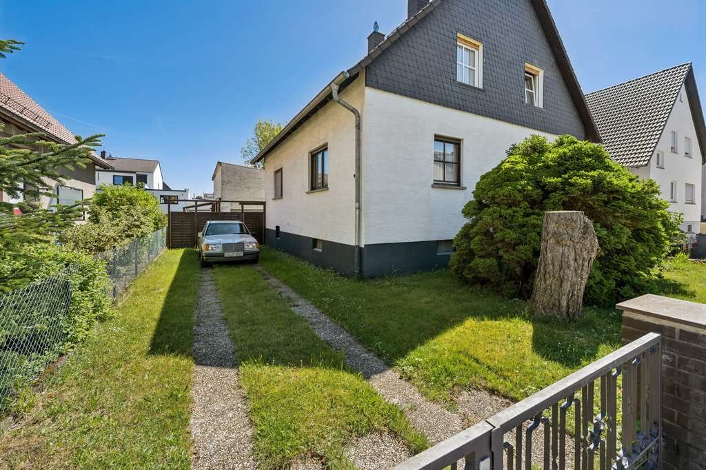 Immobilie in Groß-Zimmern - Mid-Century unter altem Nussbaum - Ein Familienhaus mit Herz und Zeitgeist - Bild 0
