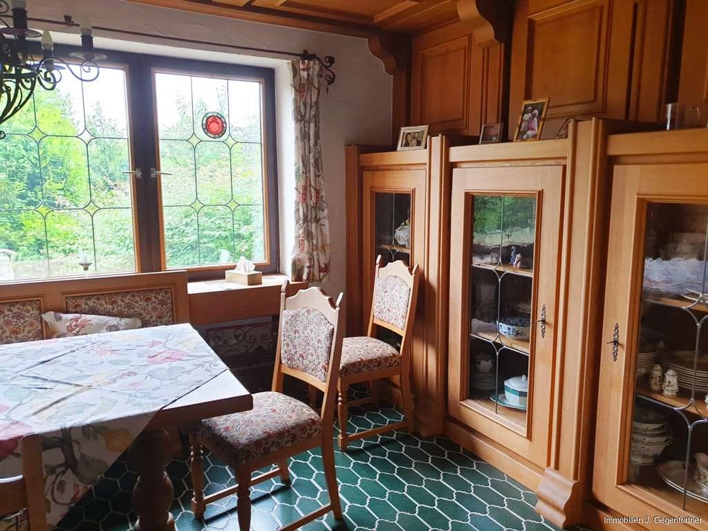 Immobilie in Hengersberg - Charmantes, großzügiges Wohnhaus in Hengersberg mit viel Potenzial. - Bild 4