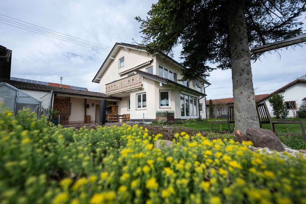 Immobilie in Jengen - Flexibel.Zukunftsfähig.Familiär - Zweifamilienhaus auf großzügigem Grundstück & Ausbaupotenzial - Bild 0