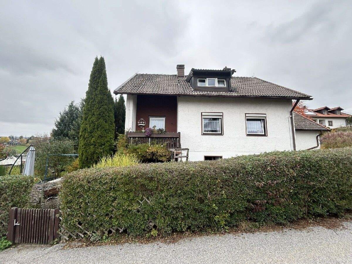 Immobilie in Regen - Schönes Einfamilienhaus mit Garage in Regen-Bürgerholz, Aussichtslage, Südausrichtung, gepfl. Garten - Bild 1
