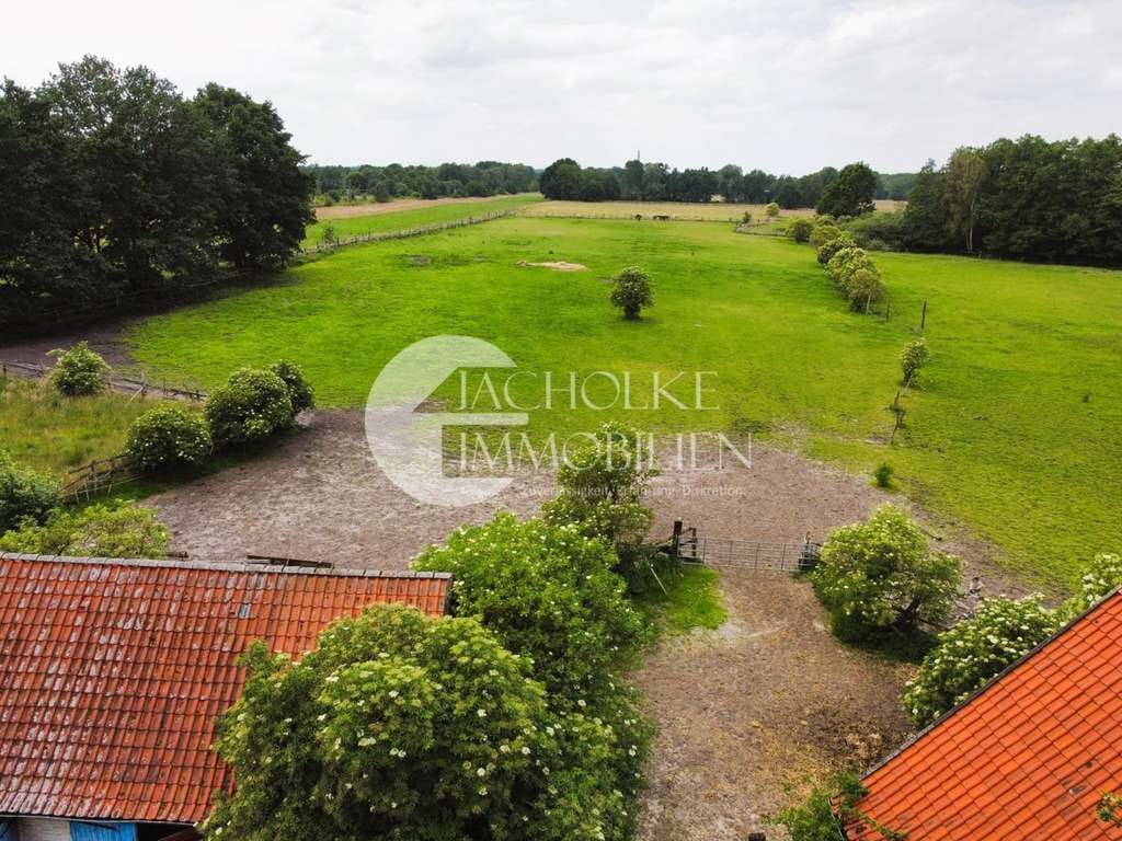 Immobilie in Bienenbüttel - Fachwerkjuwel in Alleinlage: Einzigartiges Landhaus für Pferdeliebhaber mit rd. 3,8 ha arrond. Land - Bild 2