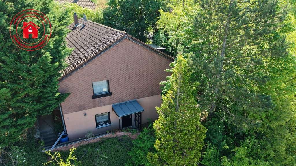 Immobilie in Grünsfeld - Charmantes Einfamilienhaus mit separater Einliegerwohnung in gefragter Lage von Grünsfeld
 - Bild 1