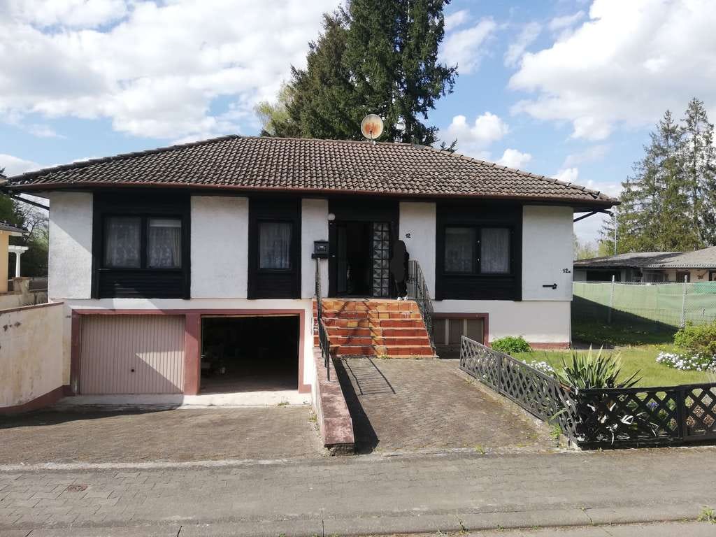 Immobilie in Bruchmühlbach-Miesau - Einfamilienhaus mit Garten am Ortsrand - Bild 0