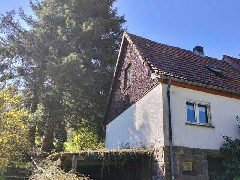 Immobilie in Gersfeld - Dalherda (Gersfeld) in landschaftlich traumhafter Lage ! (Ferien-)Häuschen mit größerem Grundstück im Dornröschenschlaf :) - Bild 1
