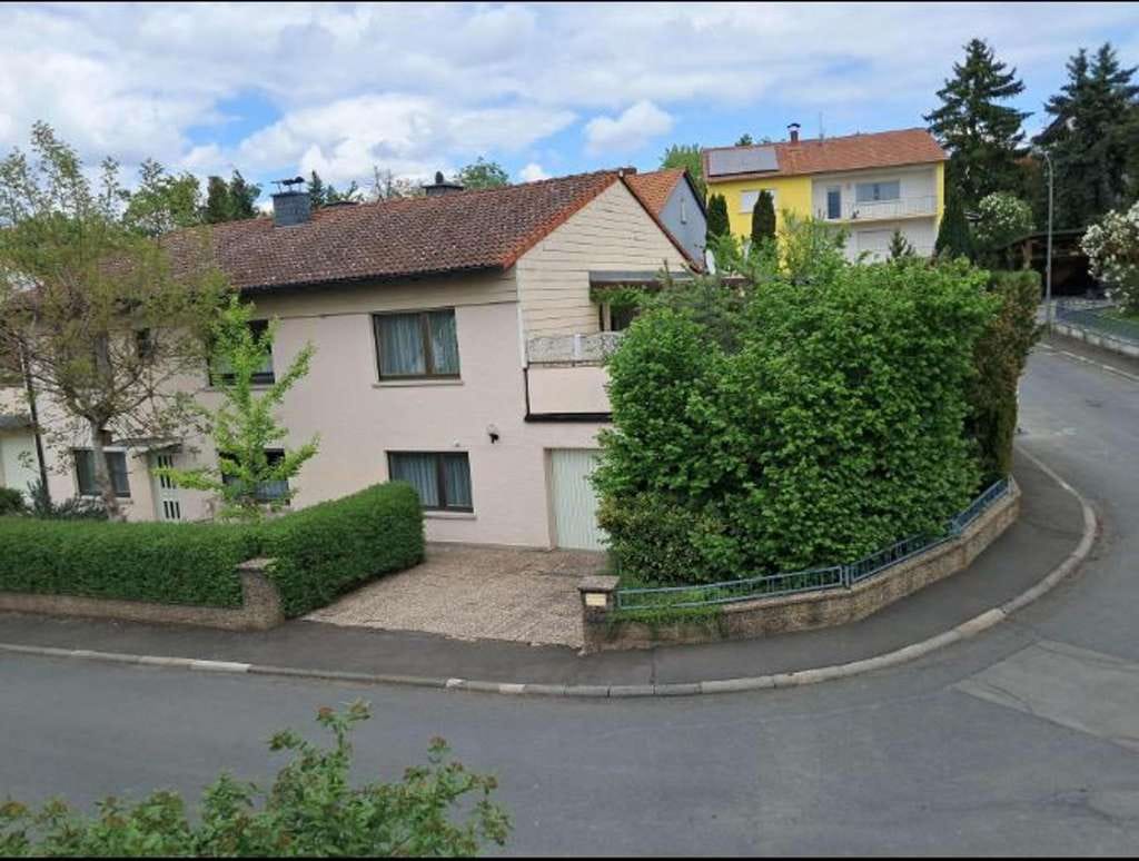 Immobilie in Bad Nauheim - Einfamilienwohnhaus mit ELW in Top-Lage von Rödgen - Bild 0